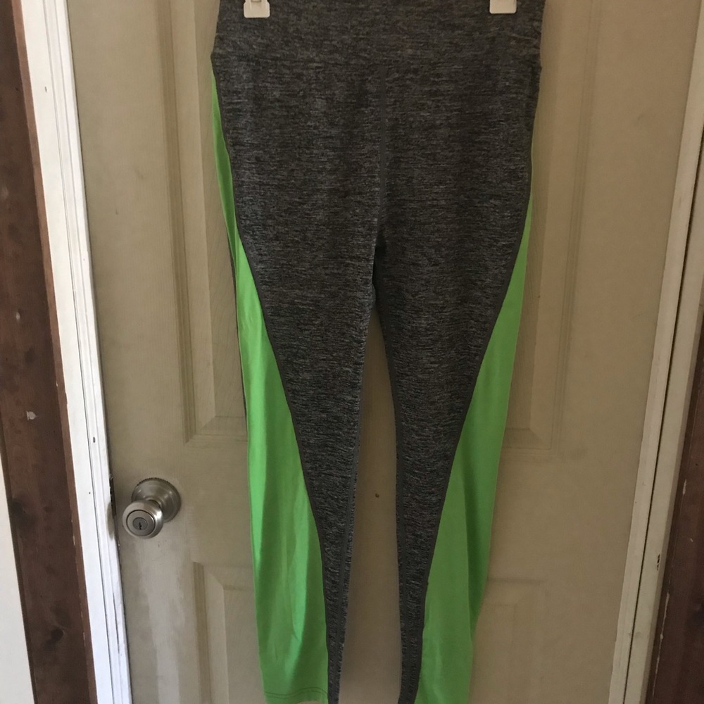 Spandex/polyester athletic leggings